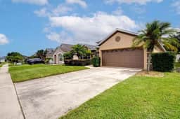 Stunning 3 bed former model home (329656) - Image 2