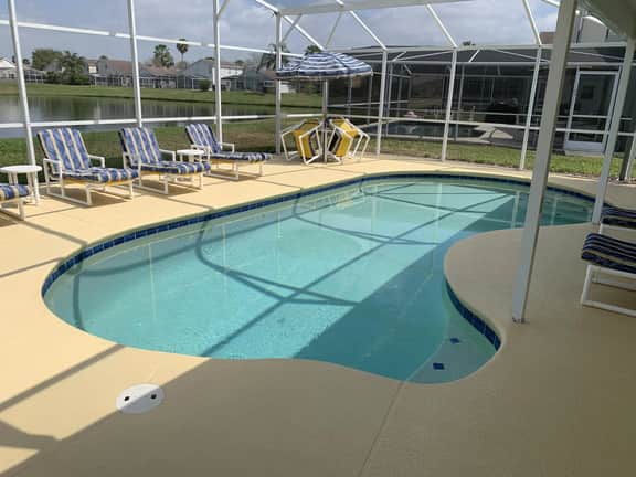 Oversized deck with fabulous lake view (329657) - Image 3